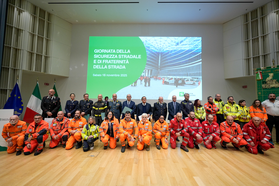 A Palazzo Lombardia si è svolta la Giornata della Sicurezza stradale e di Fraternità della strada 2025: in foto alcuni dei premiati, tra i soccorritori