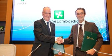 In foto il Ministro per gli affari regionali e le autonomie, Roberto Calderoli, insieme al presidente della Regione Lombardia, Attilio Fontana, durante la conferenza stampa a Milano per la firma delle pre-intese per l’autonomia