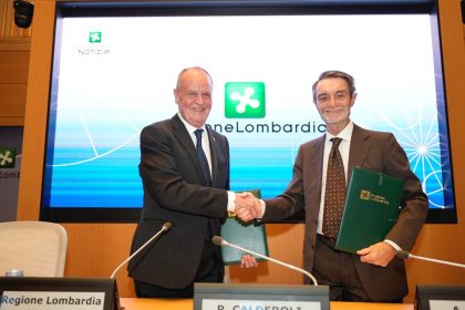 In foto il Ministro per gli affari regionali e le autonomie, Roberto Calderoli, insieme al presidente della Regione Lombardia, Attilio Fontana, durante la conferenza stampa a Milano per la firma delle pre-intese per l’autonomia