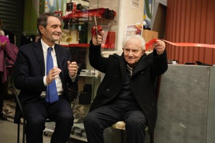 Il presidente di Regione Lombardia, Attilio Fontana, e il fondatore di Exodus, don Antonio Mazzi, all'inaugurazione dell'iniziativa benefica ‘Spazio di Solidarietà’