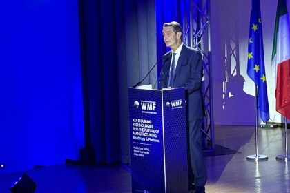 Fontana al forum sulla manifattura