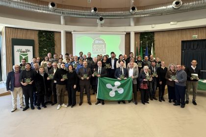 L'assessore regionale allo Sviluppo economico, Guido Guidesi, ha premiato 13 'nuove' attività storiche della provincia di Monza