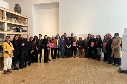 In foto i rappresentanti dei progetti vincitori del bando ‘Olimpiadi della Cultura’ durante la presentazione dei ‘Giochi della Cultura’ in Triennale Milano, insieme all’assessore regionale alla Cultura, Francesca Caruso