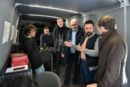 L'assessore regionale alla Casa e Housing sociale, Paolo Franco, ha presentato il camper attrezzato come ‘ufficio mobile’ di Aler Varese