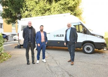 L'assessore regionale alla Casa e Housing sociale, Paolo Franco, ha presentato il camper attrezzato come ‘ufficio mobile’ di Aler Varese