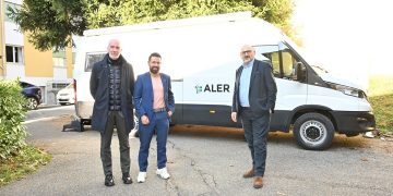 L'assessore regionale alla Casa e Housing sociale, Paolo Franco, ha presentato il camper attrezzato come ‘ufficio mobile’ di Aler Varese