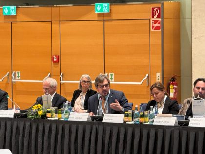 L’assessore regionale allo Sviluppo economico, Guido Guidesi, è intervenuto all’assemblea generale di Eusalp (l’Alleanza europea delle regioni alpine) a Innsbruck, in Austria