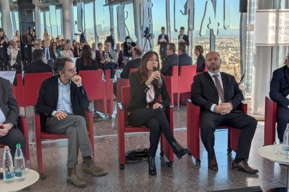 L'assessore regionale Elena Lucchini interviene alla Biennale dell'accoglienza di Palazzo Lombardia, un momento di confronto fra famiglie, associazioni, operatori sociali e istituzioni.