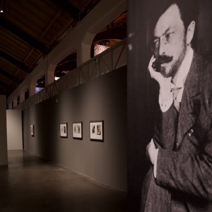 In foto un quadro della mostra al museo MA.GA di Gallarate (Varese) dedicata a Wassily Kandinsky, uno dei pionieri dell’arte astratta