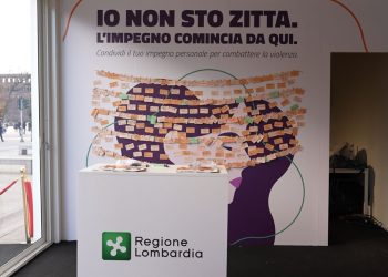 In foto il ‘Muro degli impegni’ a Milano contro la violenza sulle donne