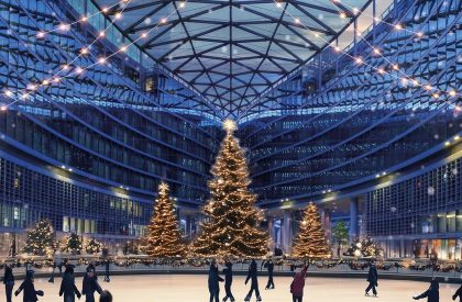 A Palazzo Lombardia torna da domenica 23 novembre 2025 anche quest’anno l’atteso appuntamento con la pista di pattinaggio sul ghiaccio: che sarà aperta fino al 18 gennaio 2026. Foto delle scorse edizioni dell'evento.