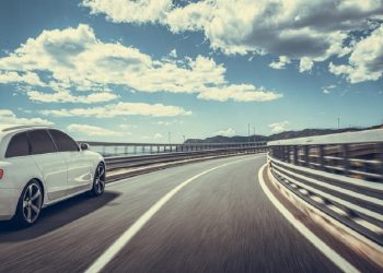 In foto una macchina generica in strada: via libera al nuovo ponte sull’Adda sulla strada provinciale Paullese