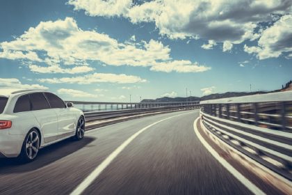 In foto una macchina generica in strada: via libera al nuovo ponte sull’Adda sulla strada provinciale Paullese