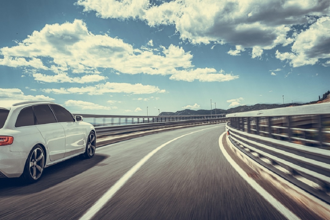 In foto una macchina generica in strada: via libera al nuovo ponte sull’Adda sulla strada provinciale Paullese