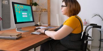 Dalla Lombardia fondi per acquisto di ausili tecnologici per persone con disabilità o disturbi specifici dell'apprendimento (DSA)