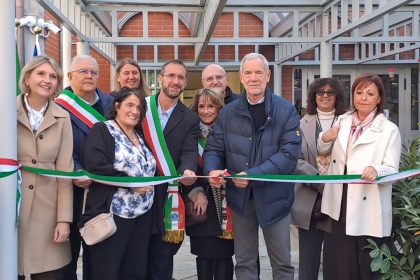 taglio del nastro con Bertolaso alla casa di comunità di Segrate