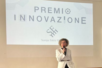 Tatjana Dordevic a consegna premio innovazione stampa estera milano