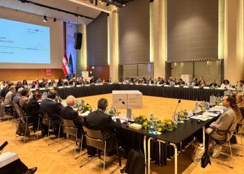 L’assessore regionale allo Sviluppo economico, Guido Guidesi, è intervenuto all’assemblea generale di Eusalp (l’Alleanza europea delle regioni alpine) a Innsbruck, in Austria