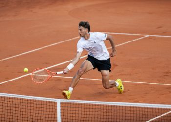 Regione Lombardia prosegue il rafforzamento delle misure a favore dello sport dilettantistico (nella foto un giocatore di tennis) con una seconda tranche di risorse aggiuntive.