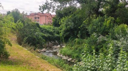Inaugurata  a Carnate (Monza Brianza) la nuova vasca di laminazione del Torrente Molgora: trattiene fino a 350.000 metri cubi d’acqua. Presente, tra gli altri, l'assessore al Territorio e Sistemi verdi della Regione Lombardia Gianluca Comazzi. Foto de Il Cittadino di Monza e Brianza.