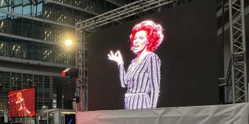 Ornella Vanoni: Palazzo Lombardia la ricorda sulle note di ‘Senza fine’.