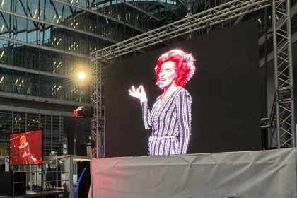 Ornella Vanoni: Palazzo Lombardia la ricorda sulle note di ‘Senza fine’.