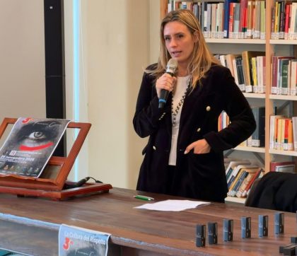 L'assessore Caruso presenta a Daverio (VA) l'iniziativa che prevede la donazione di rossetti rossi per sostenere le associazioni che contrastano la violenza sulle donne