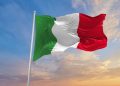 La bandiera italiana sventola in modo particolare il 4 novembre nella Giornata dell'Unità Nazionale e delle Forze Armate