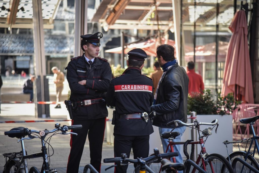 Nella foto Ansa i rilievi in piazza Gae Aulenti a Milano dove è stata accoltellata una donna cui hanno espresso vicinanza il presidente Fontana e la Giunta regionale
