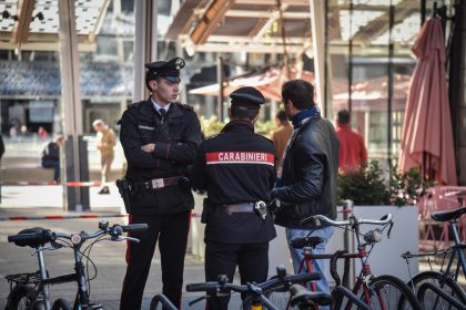 Nella foto Ansa i rilievi in piazza Gae Aulenti a Milano dove è stata accoltellata una donna cui hanno espresso vicinanza il presidente Fontana e la Giunta regionale