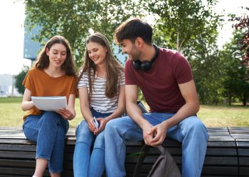 immagine generica di ragazzi per dare l'idea di Fiera young 2025 dedicata a orientamento studenti