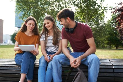 immagine generica di ragazzi per dare l'idea di Fiera young 2025 dedicata a orientamento studenti