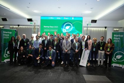 Presentata a Palazzo Lombardia la nuova edizione delle ‘Startup Competitions’, in foto il presidente della Regione Lombardia Attilio Fontana e l’assessore allo Sviluppo economico Guido Guidesi durante l’evento che riunisce la ’Champions League’ delle aziende