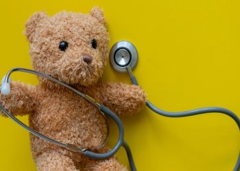 Da Regione Lombardia il bando 'Oltre la cura' per i piccoli pazienti oncologici e le loro famiglie