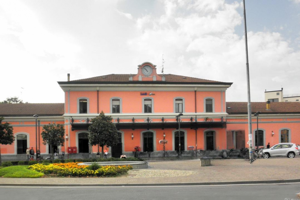 In foto la stazione di Lodi, al centro del protocollo siglato in Prefettura a Lodi per aumentare la sicurezza nelle aree limitrofe alle stazioni della provincia