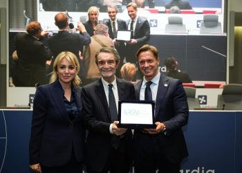 presidente Fontana con i vertici di Arpa Lombardia per il 25 anniversario dell'agenzia