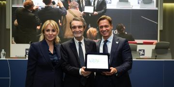 presidente Fontana con i vertici di Arpa Lombardia per il 25 anniversario dell'agenzia