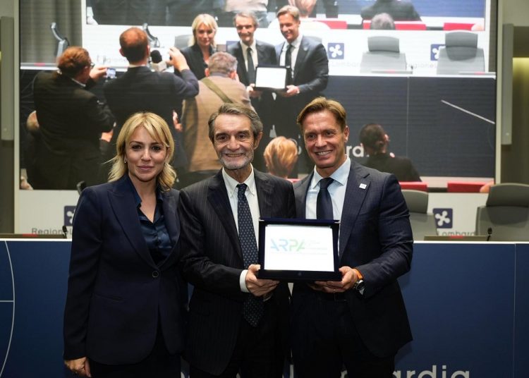 presidente Fontana con i vertici di Arpa Lombardia per il 25 anniversario dell'agenzia