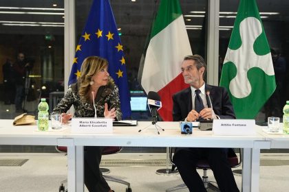 Il presidente della Regione Lombardia, Attilio Fontana, e il ministro per le Riforme istituzionali e la Semplificazione normativa, Maria Elisabetta Alberti Casellati, hanno firmato a Palazzo Lombardia il nuovo ‘Protocollo per la semplificazione normativa’