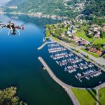 immagine del drone sul lago di Como per dare l'idea del bando su innovazioni per gestione rischi naturali in lombardia