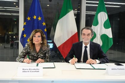 Il presidente della Regione Lombardia, Attilio Fontana, e il ministro per le Riforme istituzionali e la Semplificazione normativa, Maria Elisabetta Alberti Casellati, hanno firmato a Palazzo Lombardia il nuovo ‘Protocollo per la semplificazione normativa’