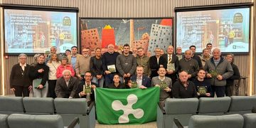 L'assessore regionale allo Sviluppo economico, Guido Guidesi, ha premiato 25 'nuove' attività storiche della provincia di Sondrio