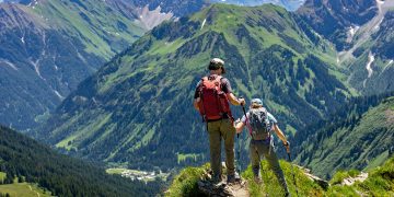 Trentatré nuovi professionisti abilitati tra Guide Alpine e Maestri di Alpinismo pronti a operare in Lombardia.