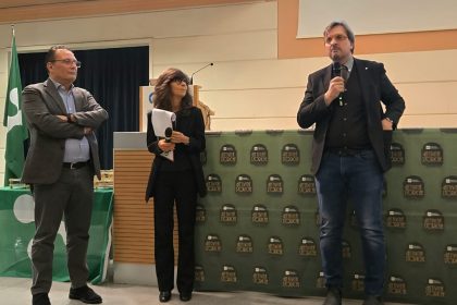 L'assessore regionale allo Sviluppo economico, Guido Guidesi, ha premiato 40 'nuove' attività storiche della provincia di Mantova
