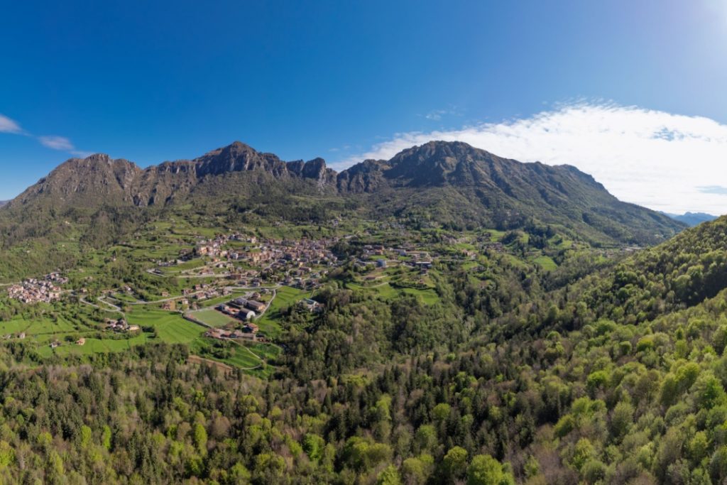 Ok allo schema Accordo di collaborazione per l’attuazione della Strategia d’Area 'Verso un’ecologia della valle' dell’Area Interna Valtrompia (in foto panoramica di Lodrino, uno dei 14 Comuni bresciani della Comunità montana Valle Trompia, capofila del progetto)