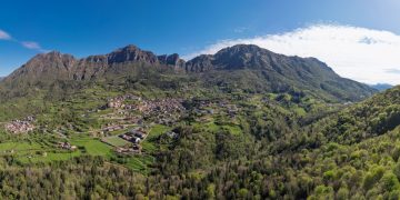 Ok allo schema Accordo di collaborazione per l’attuazione della Strategia d’Area 'Verso un’ecologia della valle' dell’Area Interna Valtrompia (in foto panoramica di Lodrino, uno dei 14 Comuni bresciani della Comunità montana Valle Trompia, capofila del progetto)