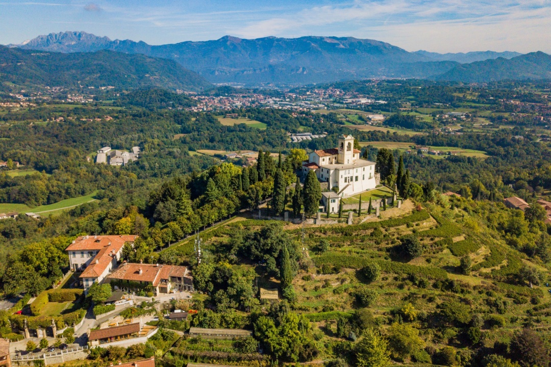 Il Parco di Montevecchia (in foto) e la presentazione del Distretto del cibo che coinvolge 28 aziende locali al centro della visita istituzionale.