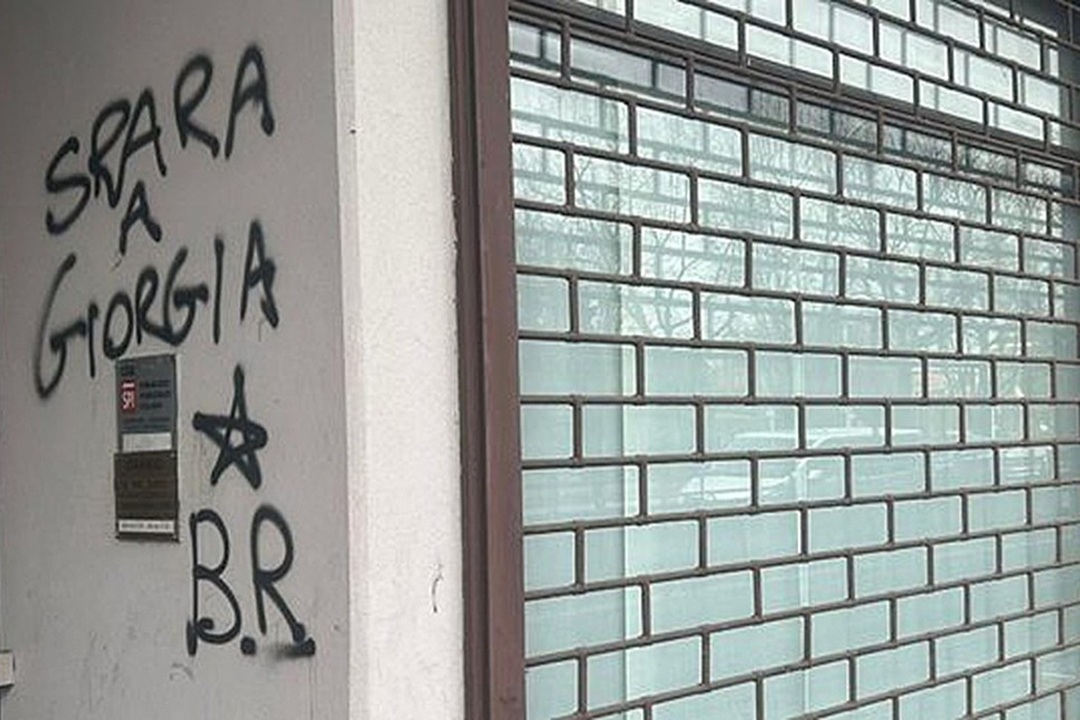 Scritta sui muri contro Meloni, Fontana: stop intolleranza