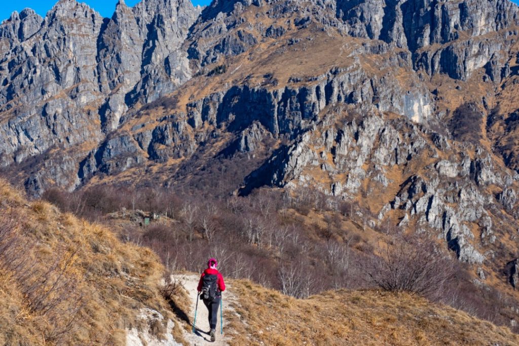 "Via Montagna Lombarda" è il cuore del nuovo progetto escursionistico per esplorare la Lombardia attraverso un'esperienza immersiva. Nella foto un sentiero sulle Alpi lombarde.