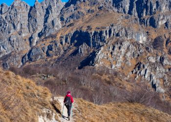 "Via Montagna Lombarda" è il cuore del nuovo progetto escursionistico per esplorare la Lombardia attraverso un'esperienza immersiva. Nella foto un sentiero sulle Alpi lombarde.